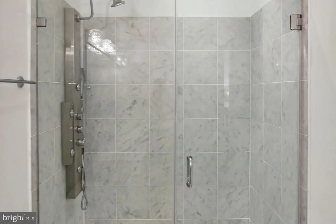 Building Photo - 1230 Fairmont St NW