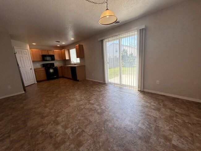 Building Photo - Discover Tranquil Living at Ariposa Park: 4BR, 2.5BA Home