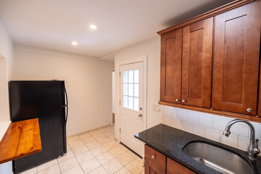 Building Photo - 56 Marlboro Rd