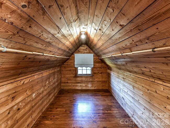 Building Photo - 711 Mt Vernon Ave