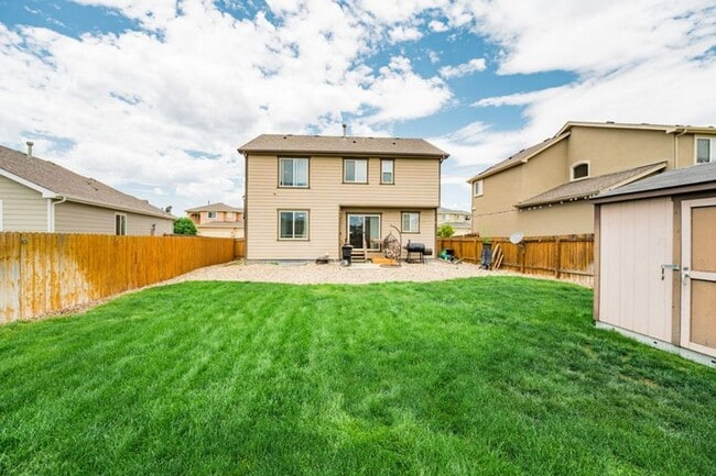 Building Photo - 4 Bed 4 Bath Home in Lorson Ranch!