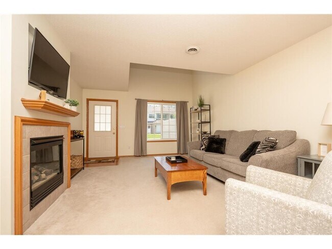 Primary Photo - 9277 Inland Ln N