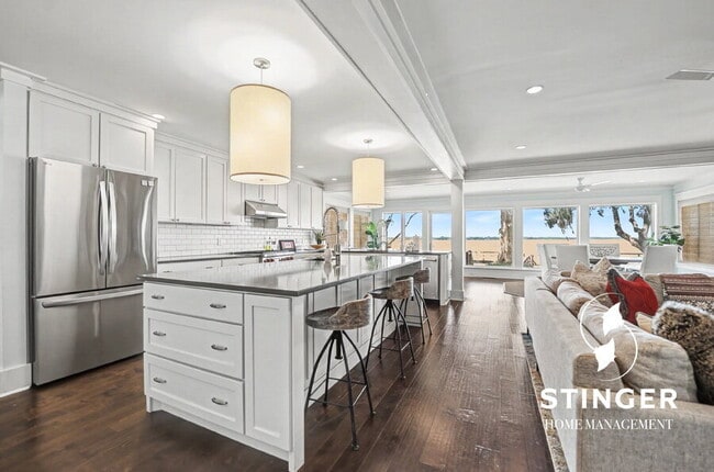 Building Photo - 73 Sunset Blvd