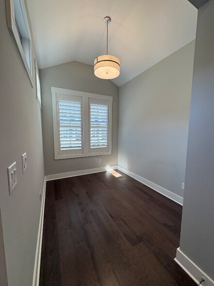 Building Photo - 1104 Thomas St