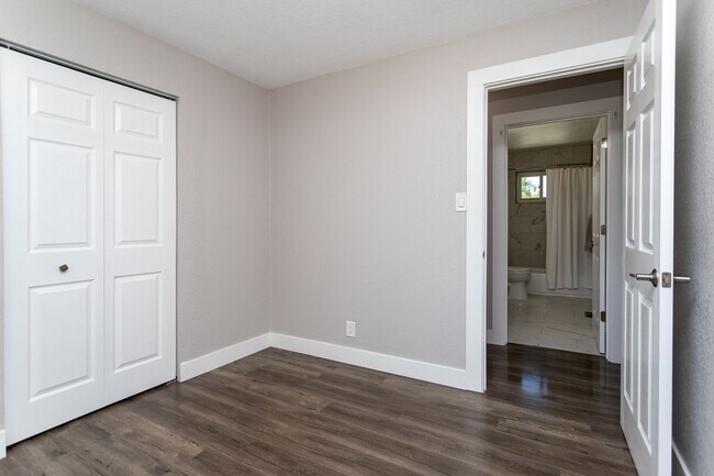 Building Photo - Charming 3BR Home with Updated Amenities &...