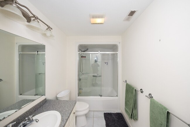 Building Photo - 31 Blackthorn Dr