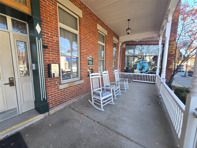 Building Photo - 900 Market St