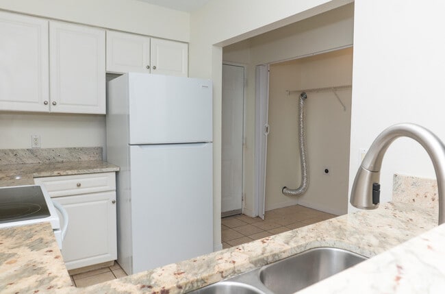 Building Photo - 4270 Calinda Ln