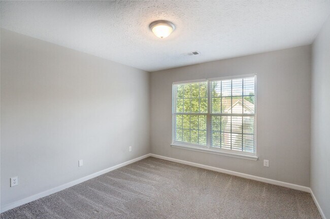 Building Photo - Beautiful end unit in sought-after Nashboro Village