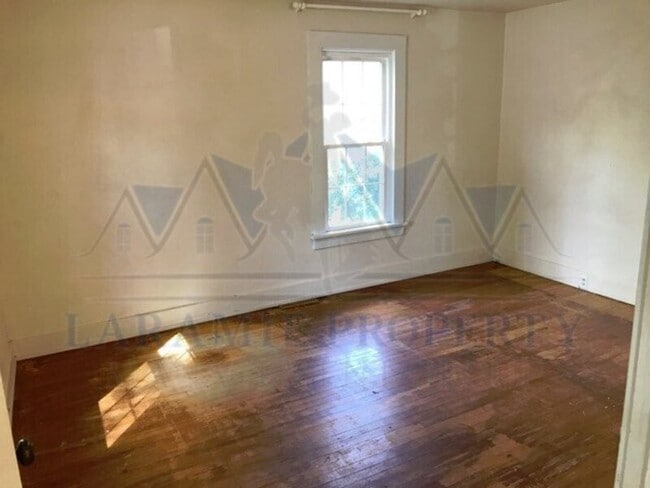 Building Photo - 911 E Steele St