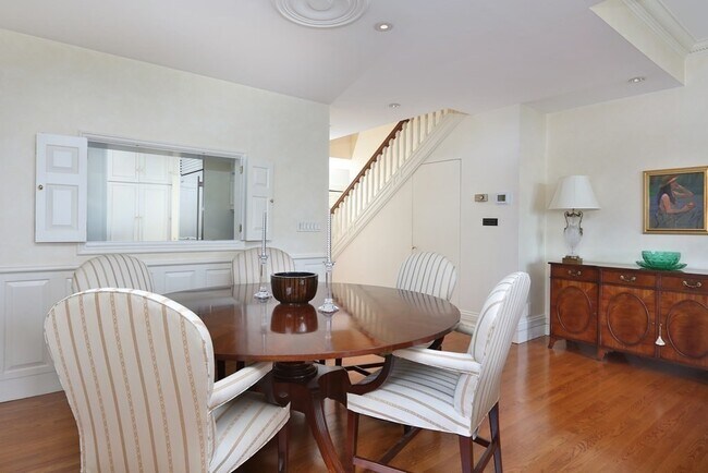 Building Photo - 412 Beacon St