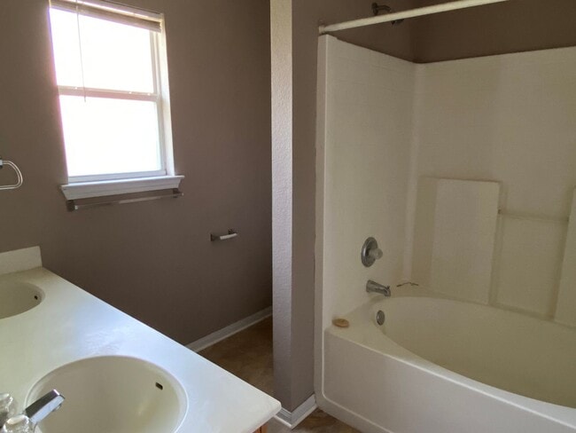 Building Photo - 146 Meadowlark Cir