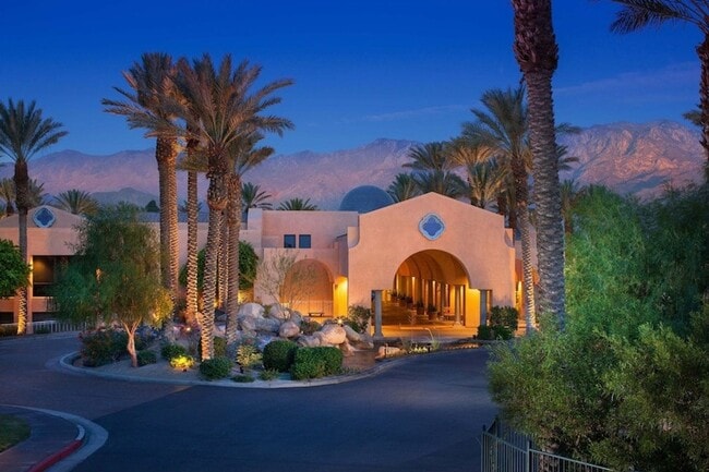 Building Photo - 15 Pebble Beach Dr