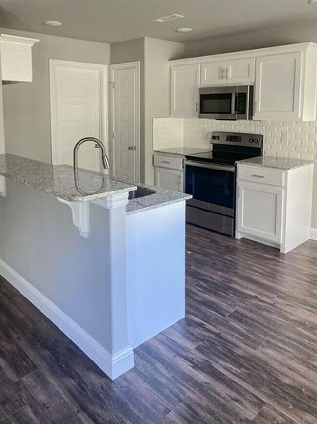 Building Photo - Beautiful Home in Rogers