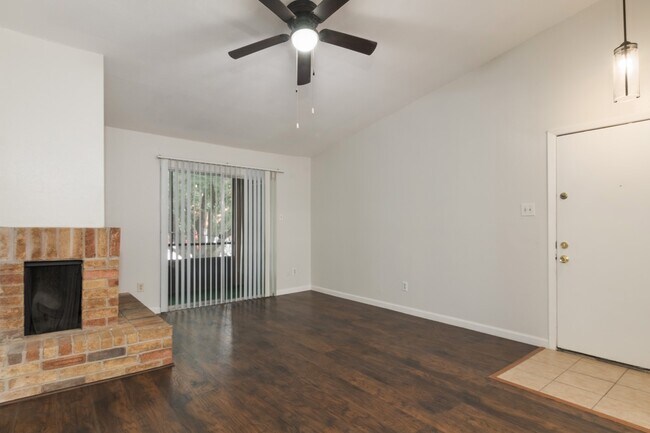 Building Photo - 10555 Turtlewood Ct