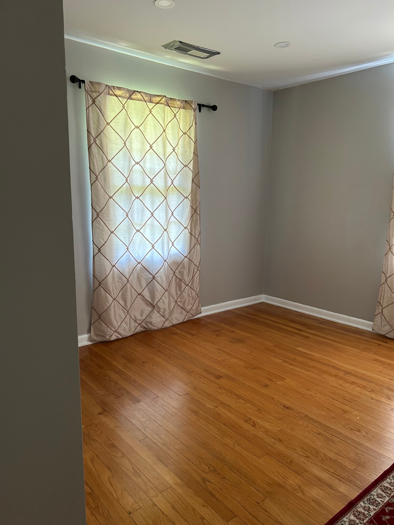 The room - 2629 Commonwealth Dr
