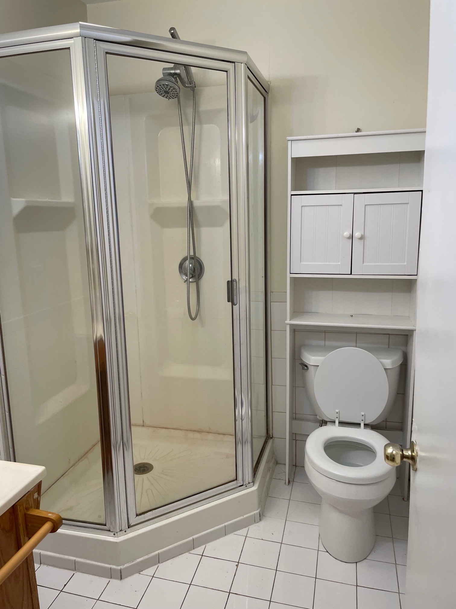 shower bath - 462 Main St