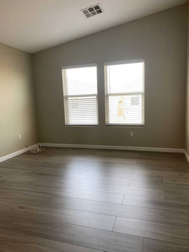 Building Photo - Remarkable totally renovated 2bed 2bath townhome is SW Las Vegas