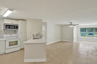 Building Photo - 12650 Vista Isles Dr