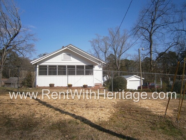 Building Photo - GORGEOUS RANCH/ GRAND PA'S BUNGELOW/ 1.6 ACRES/ FRONT PORCH/ PRIVATE YARD