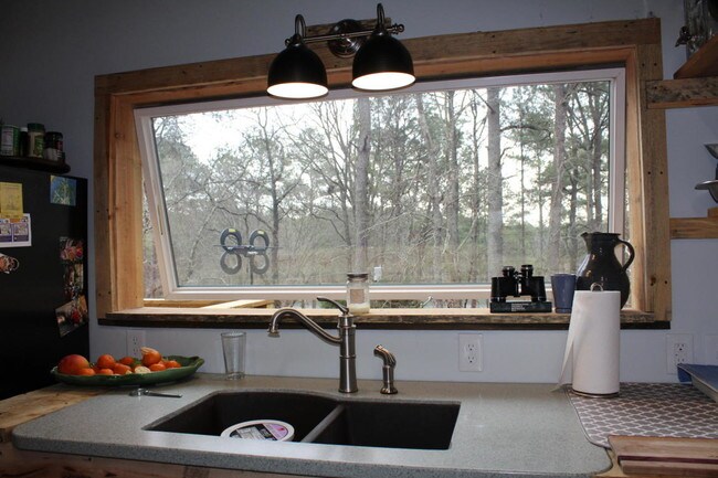 Building Photo - 283 Sadler Family Rd