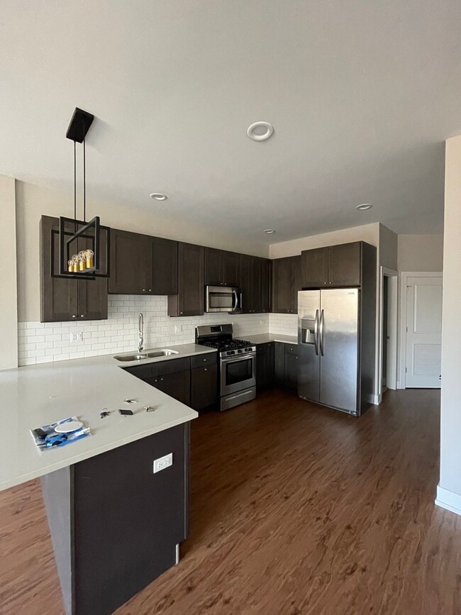 Building Photo - 215 S Hamilton Ave