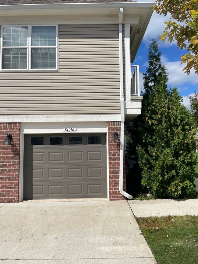Building Photo - Shelby Township, 2-Bedroom, 2- Baths, Private Balcony with att. Garage
