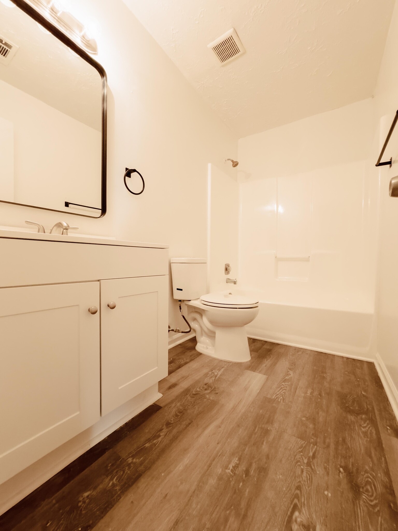 Building Photo - 4001 Hawthorne Cir SE