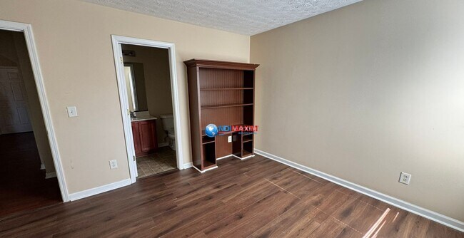 Building Photo - 3-bedroom house in Lawrenceville