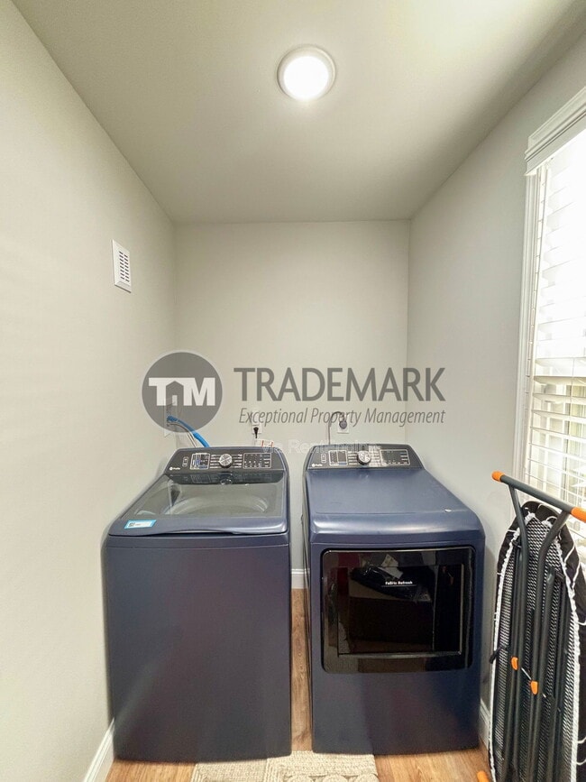 Building Photo - 758 Manor St