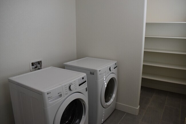 Building Photo - 2446 Cortes Dr