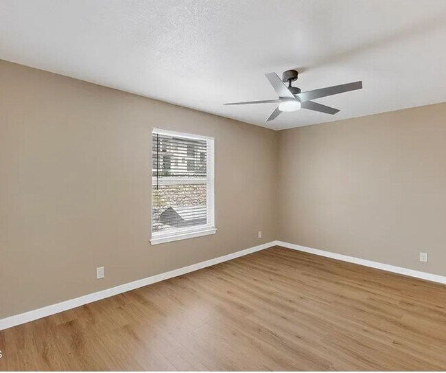 Building Photo - 4 BEDROOM 3 BATHROOM HOME! fully remodeled...