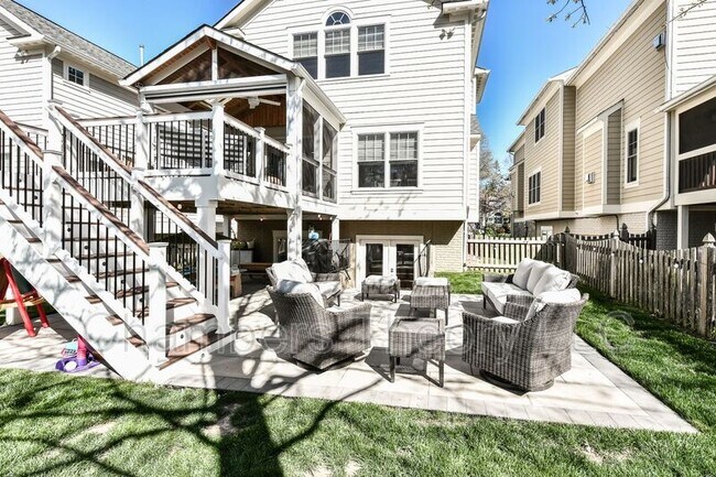 Building Photo - 306A Pine St