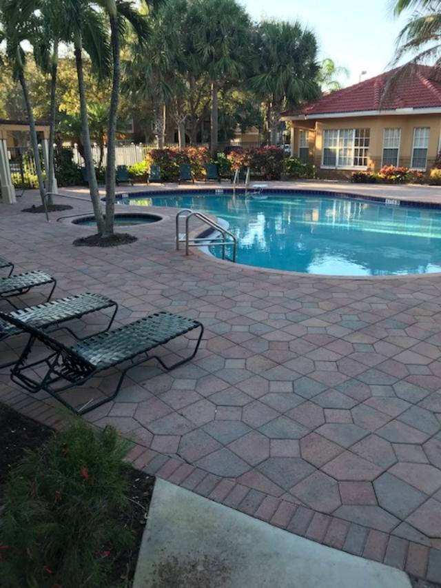 Building Photo - 5032 Lantana Rd