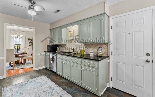 Building Photo - 1480 Spring Hill Cir