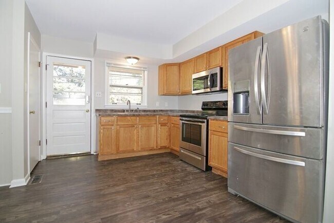 Building Photo - GREAT LAWRENCE TOWNSHIP HOME!