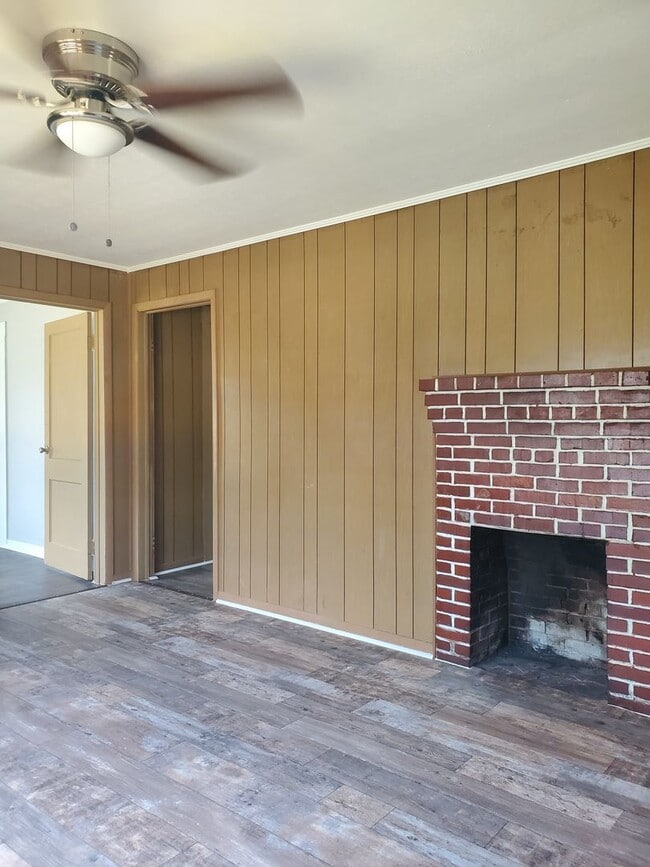 Building Photo - 310 Savannah Ave
