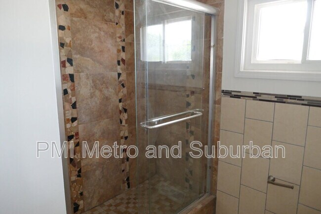 Building Photo - 5 E Judith Ann Dr