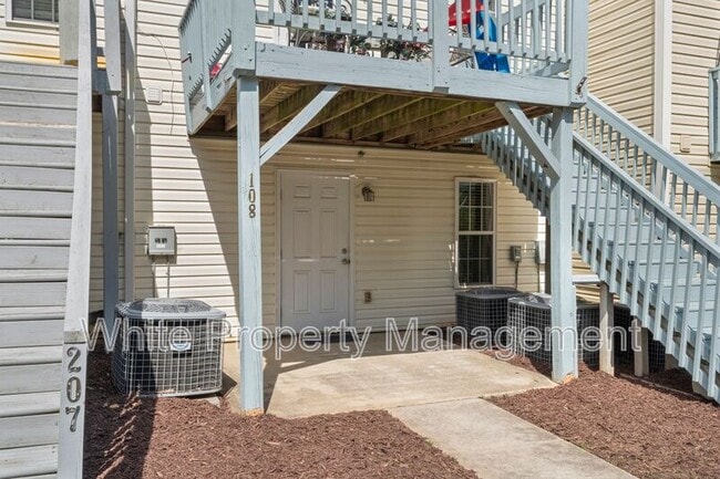 Building Photo - 106 Locomotive Ln