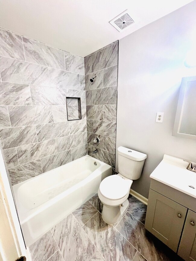 Building Photo - Newly Renovated Home