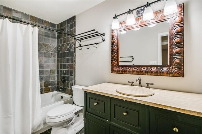 Building Photo - 11601 Three Oaks Trail