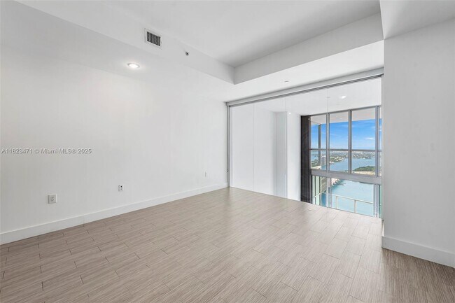 Building Photo - 1100 Biscayne Blvd