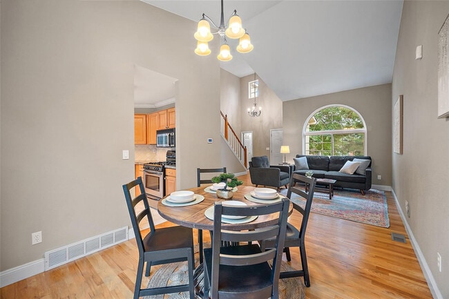 Building Photo - 1169 Beacon Hill Way