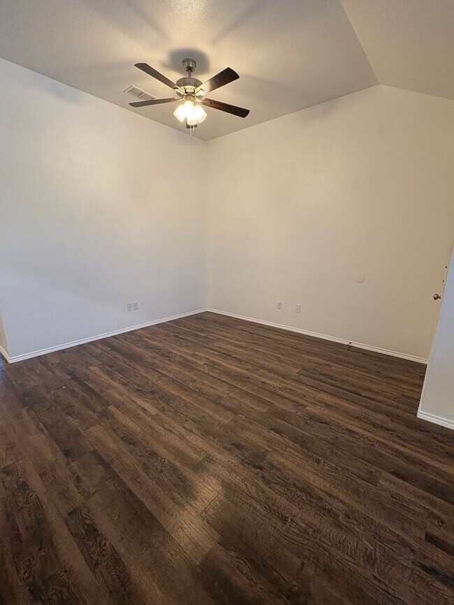 Building Photo - 641 Woodard Ave