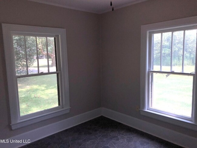 Building Photo - 495 Woodruff St