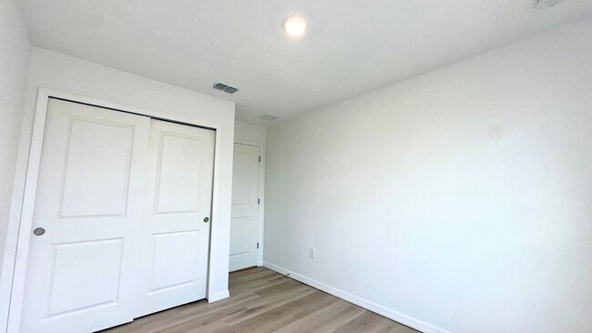 Building Photo - AVAILABLE NOW! 3/2.5 Townhome For Rent in Bellalago!
