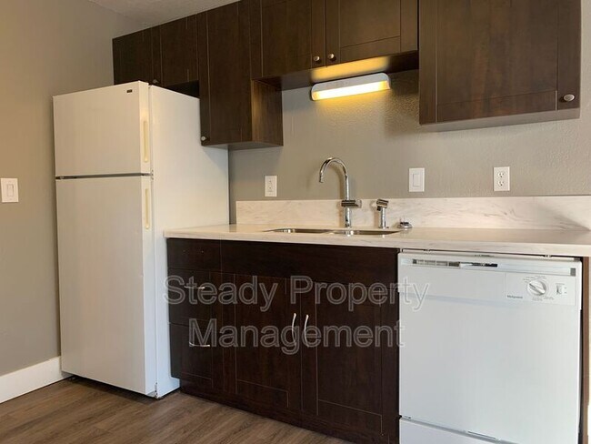 Building Photo - 1822 S 95th St