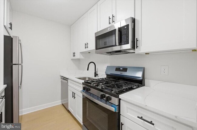 Building Photo - 125 Clubhouse Dr SW