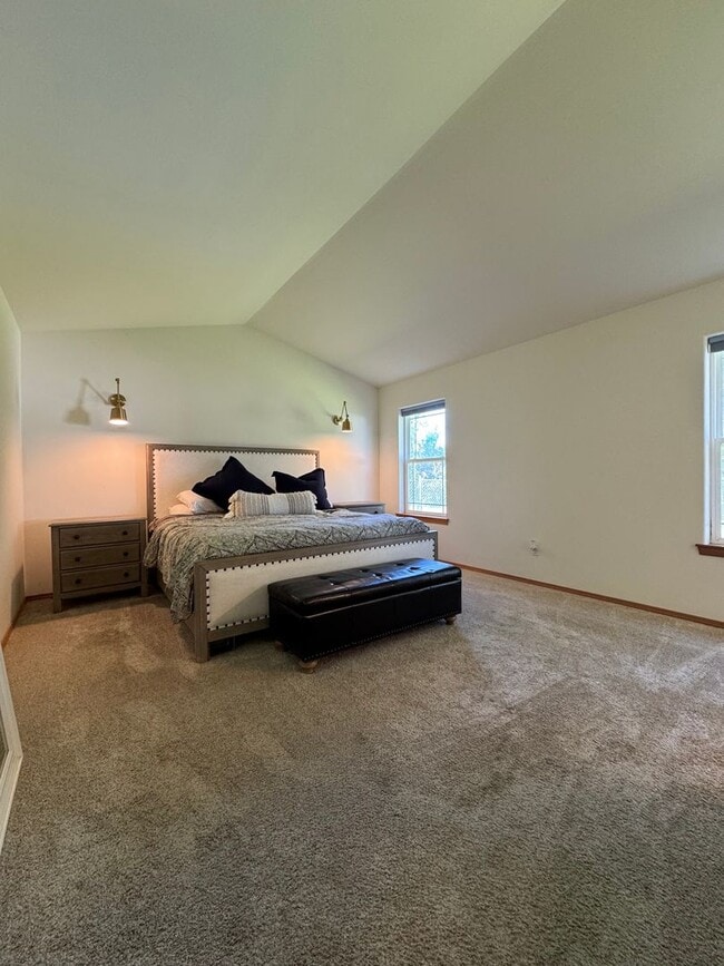 Building Photo - Expansive & Modern 4-Bedroom Home for Rent