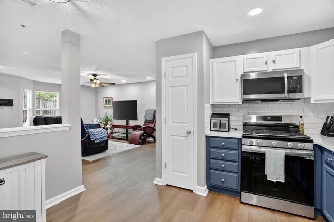 Building Photo - 8031 Brookstone Ct